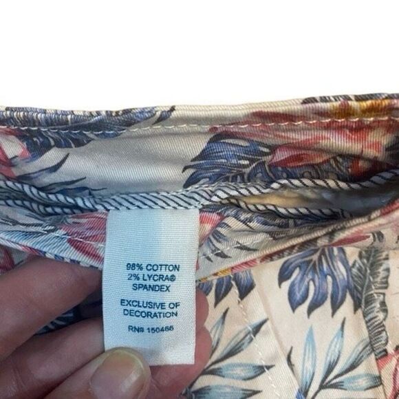 Market & Spruce size 8 floral shorts - Picture 2 of 5